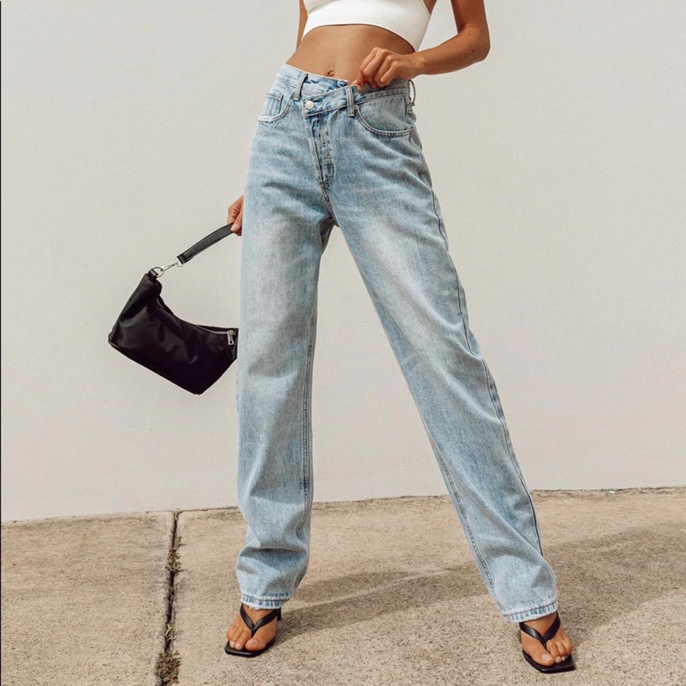 Never been worn! Princess Polly Holly Asymmetric Straight Leg Jean Light Wash